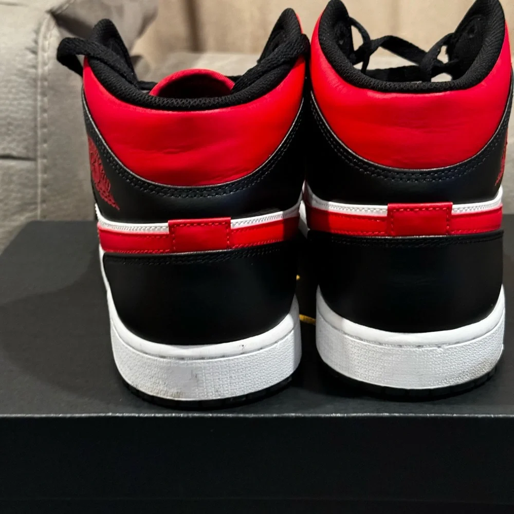 Jordan 1 Mid - Picture 3 of 7